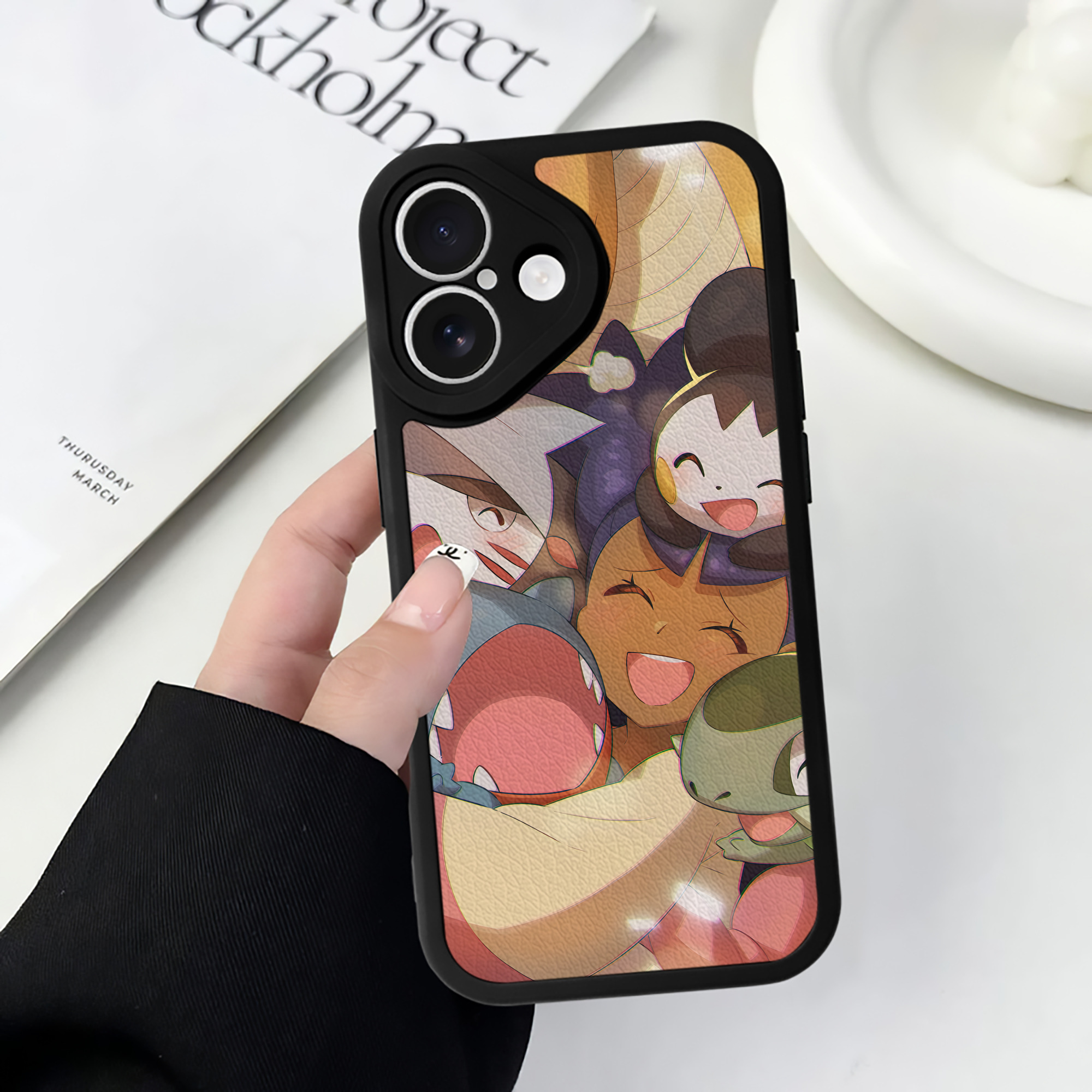 （画像用） ポケットモンスター Pokémon 【iPhone 16シリーズ対応】シリコンスマホケース（レザー調） 材質：シリコン